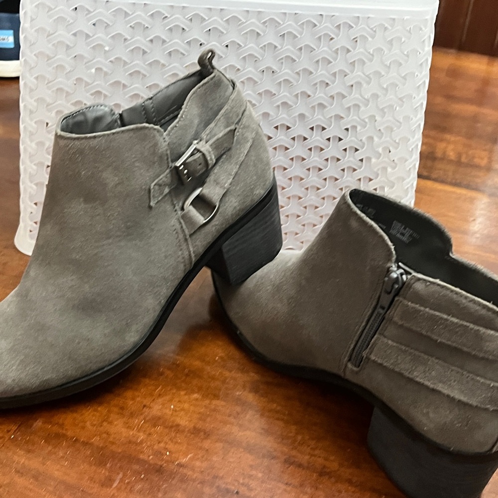 Kohl's Gray Suede Ankle Booties